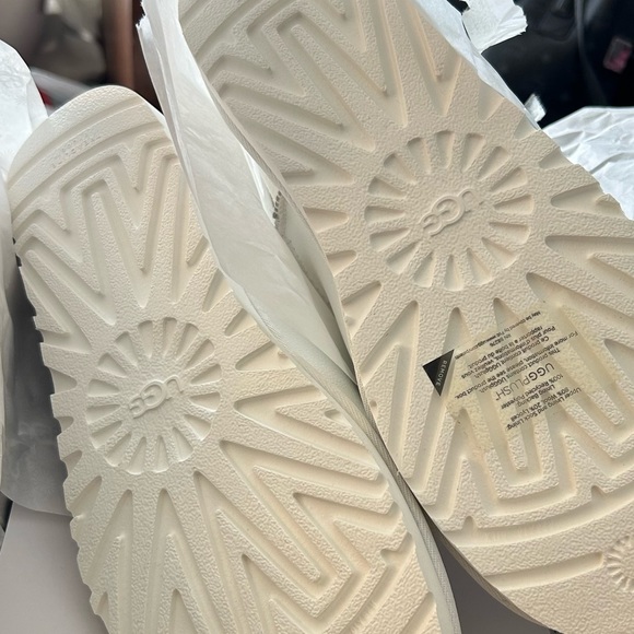 NWT UGG Women’s Classic White Ultra Mini Chopd Leather Boot - Picture 6 of 6